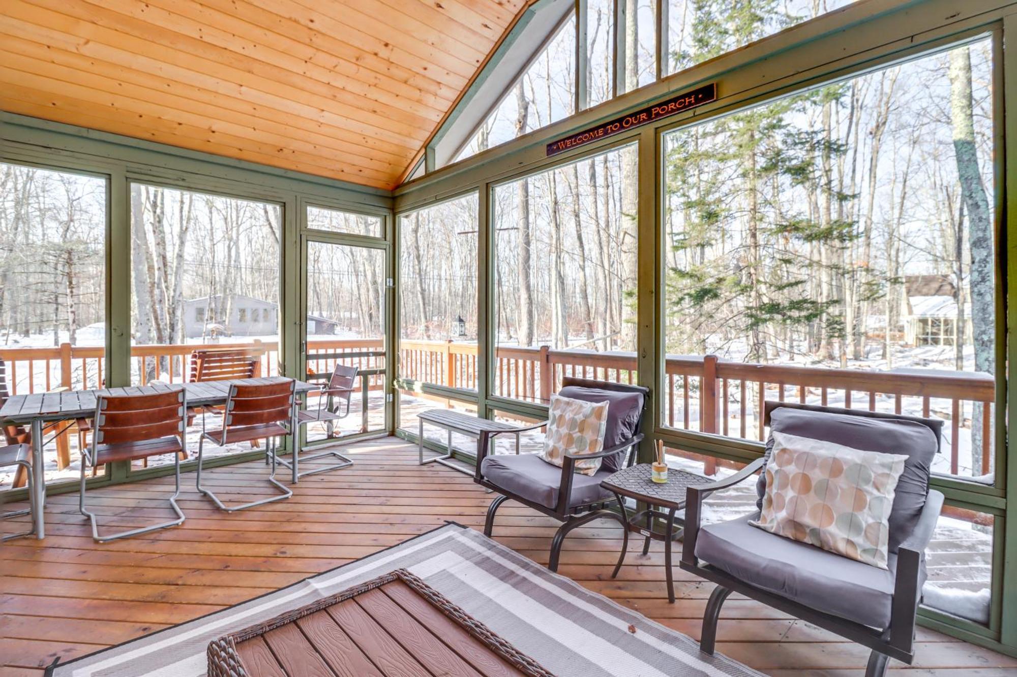 Fire Pit And Screened Porch Quiet Pocono Home!