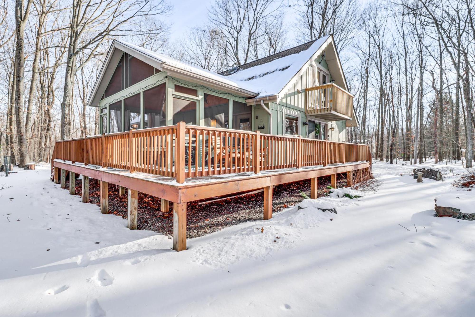 Fire Pit And Screened Porch Quiet Pocono Home! Holiday home