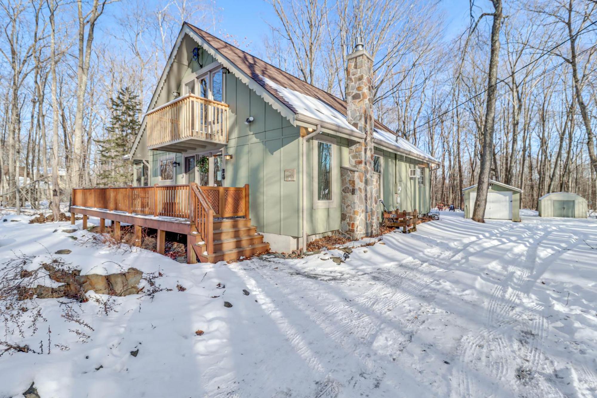 Fire Pit And Screened Porch Quiet Pocono Home! Holiday home