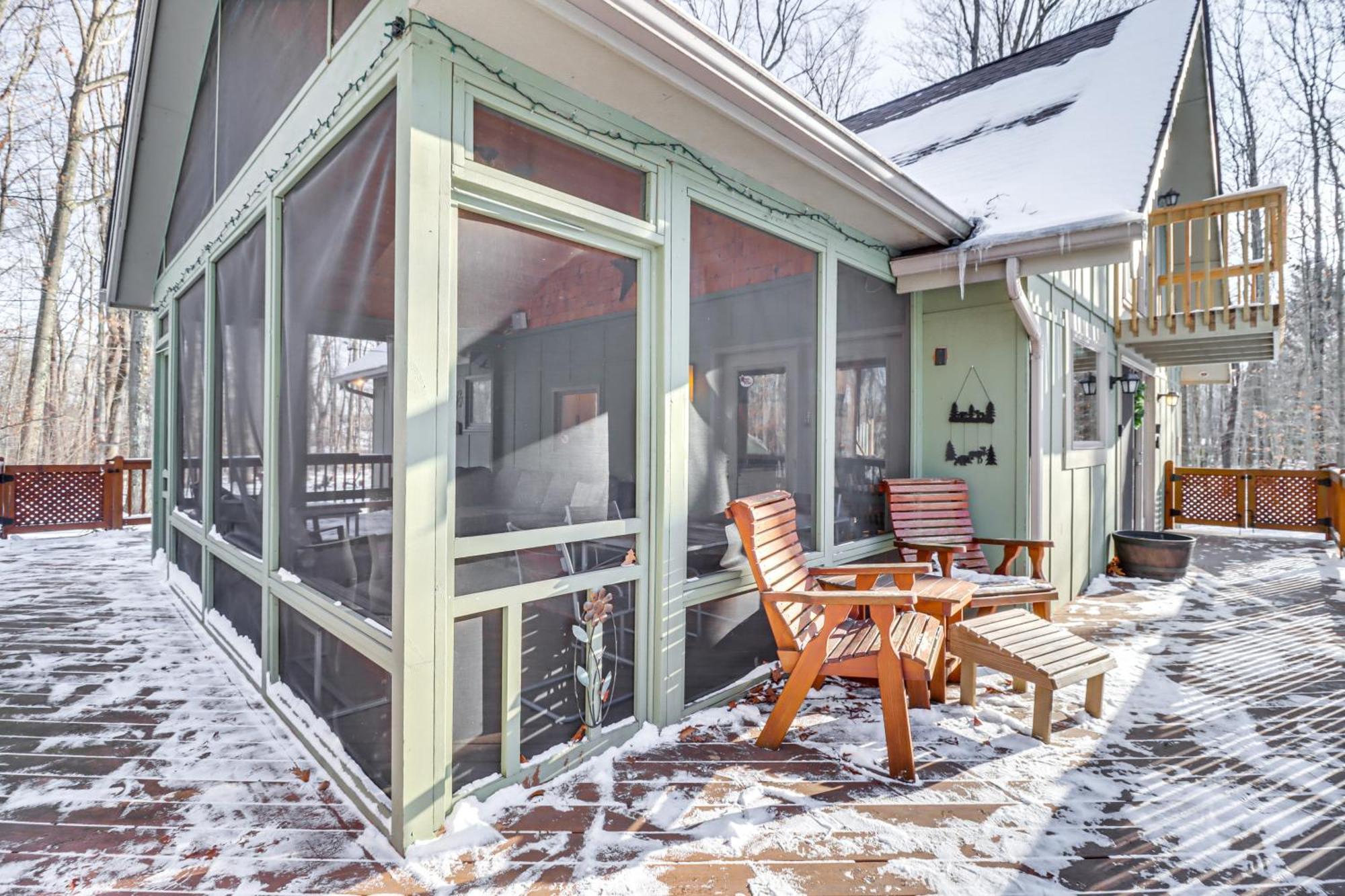 Holiday home Fire Pit And Screened Porch Quiet Pocono Home! *