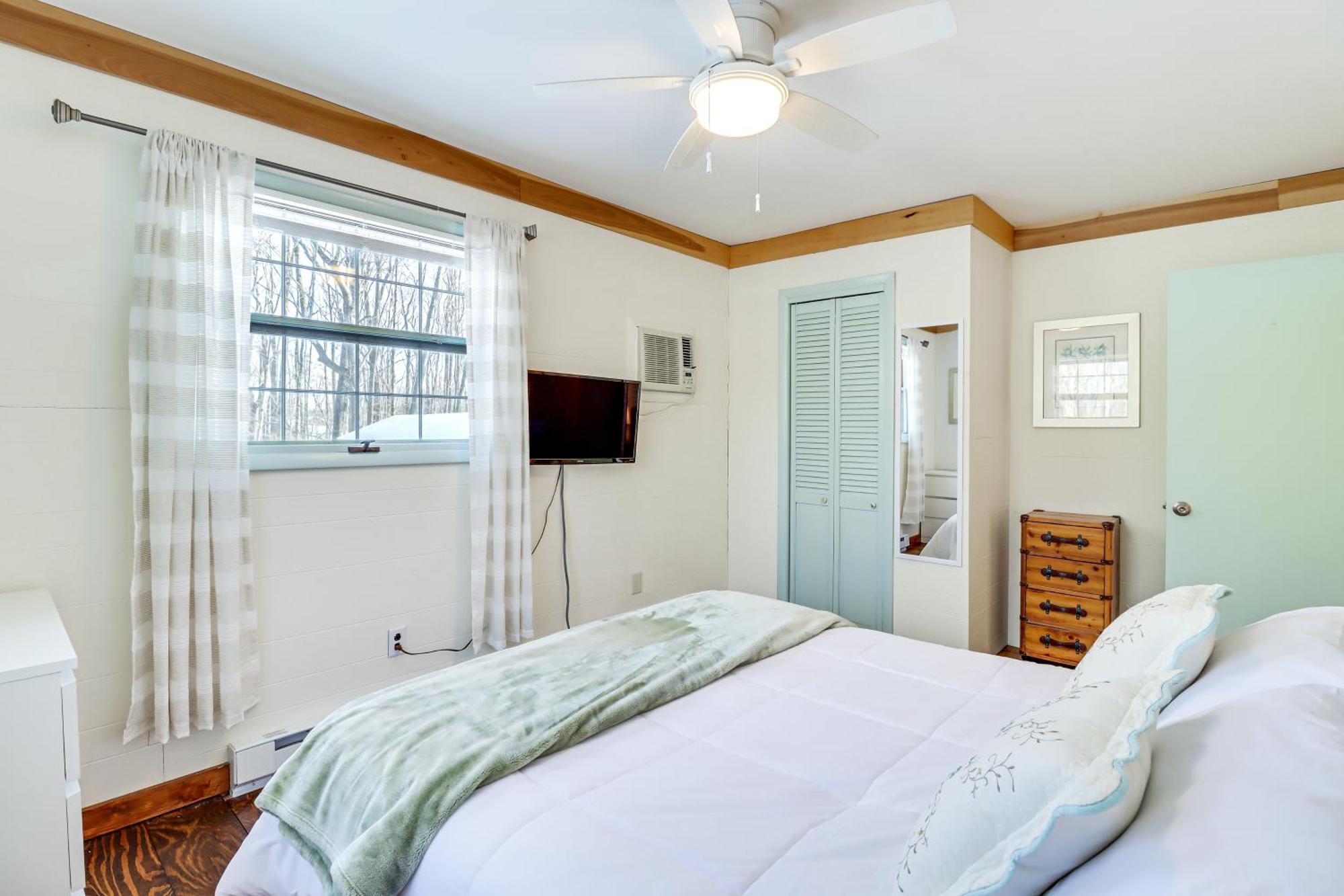 Fire Pit And Screened Porch Quiet Pocono Home! *
