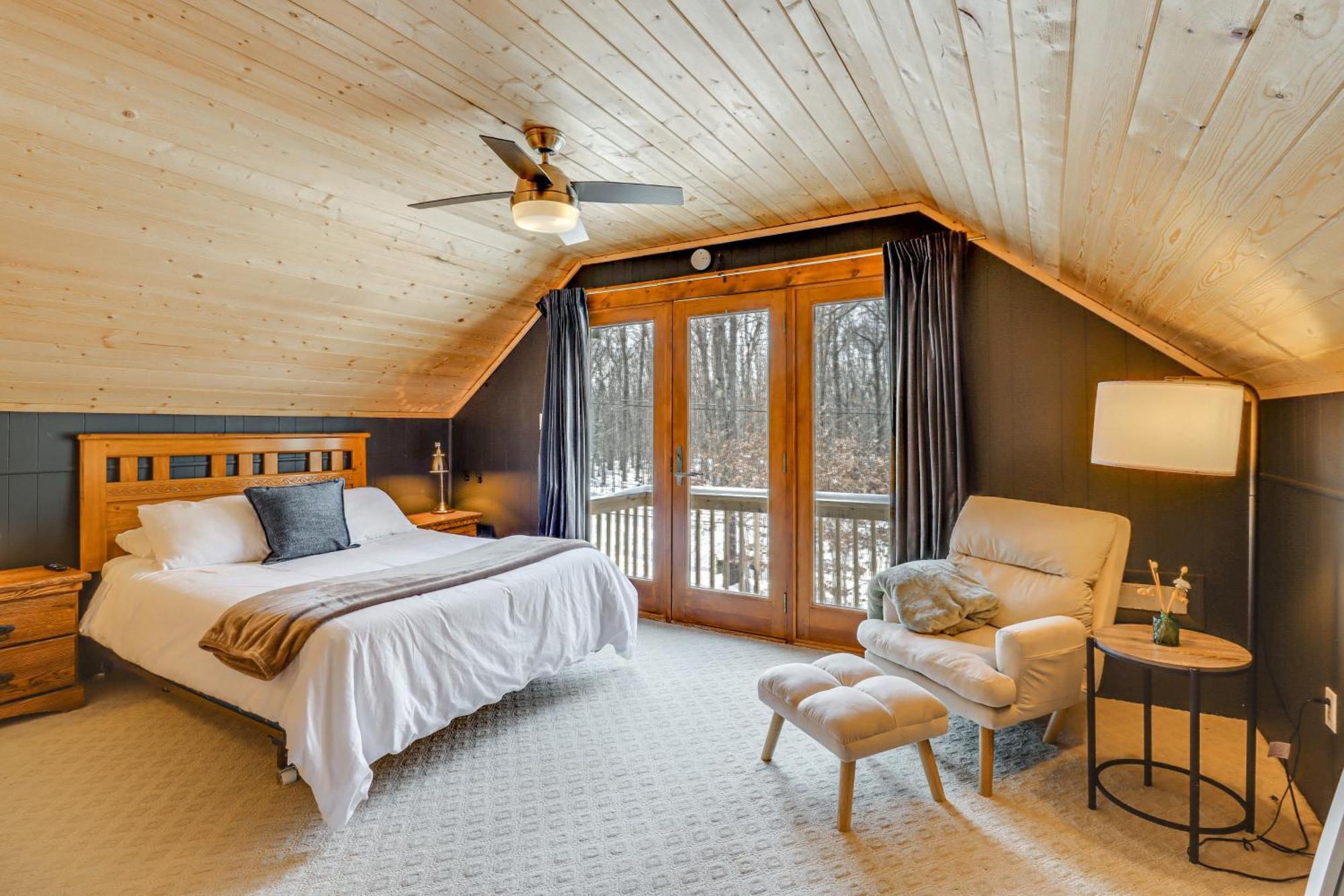 Fire Pit And Screened Porch Quiet Pocono Home! Pocono Lake