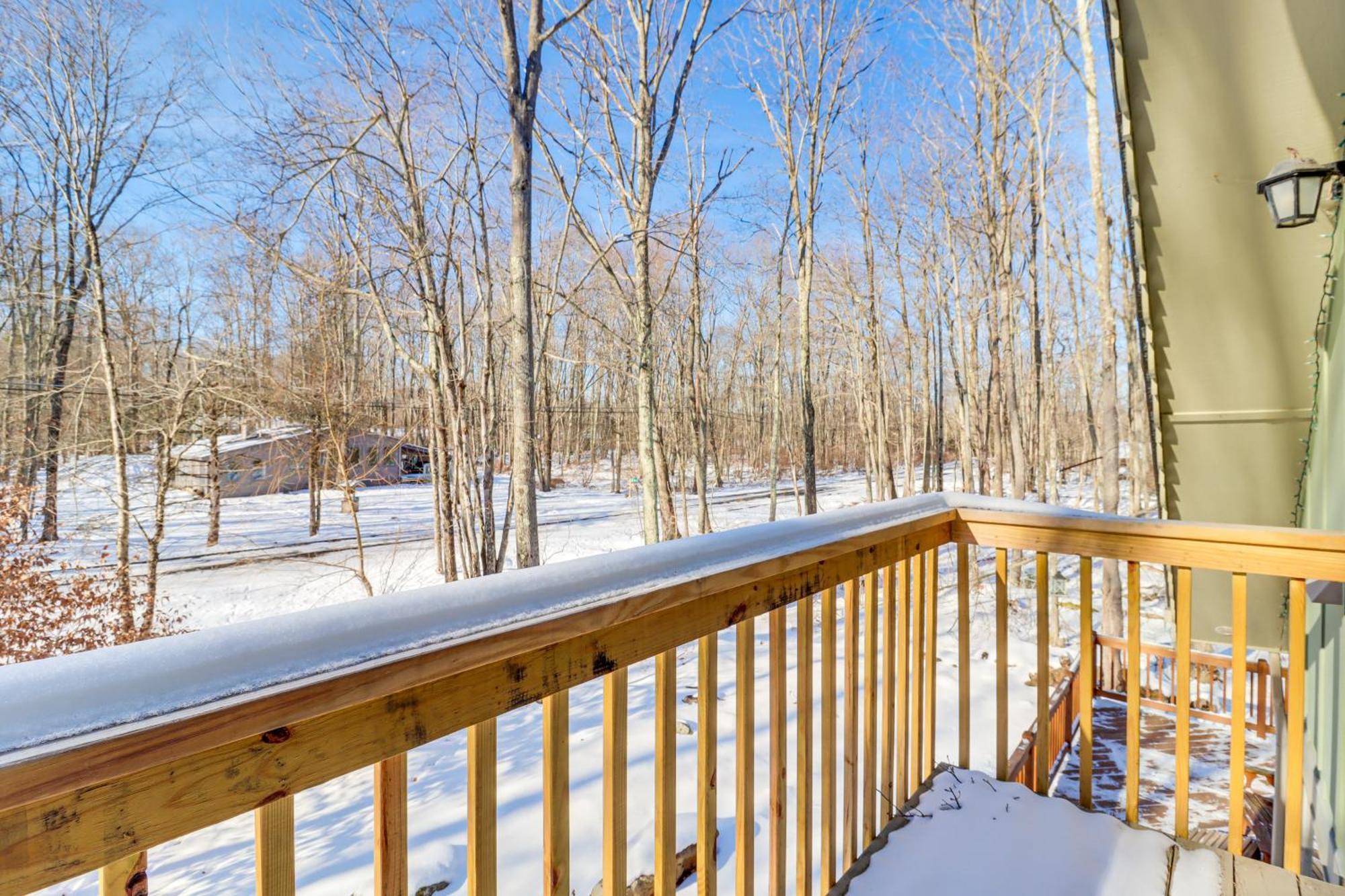 Holiday home Fire Pit And Screened Porch Quiet Pocono Home! *