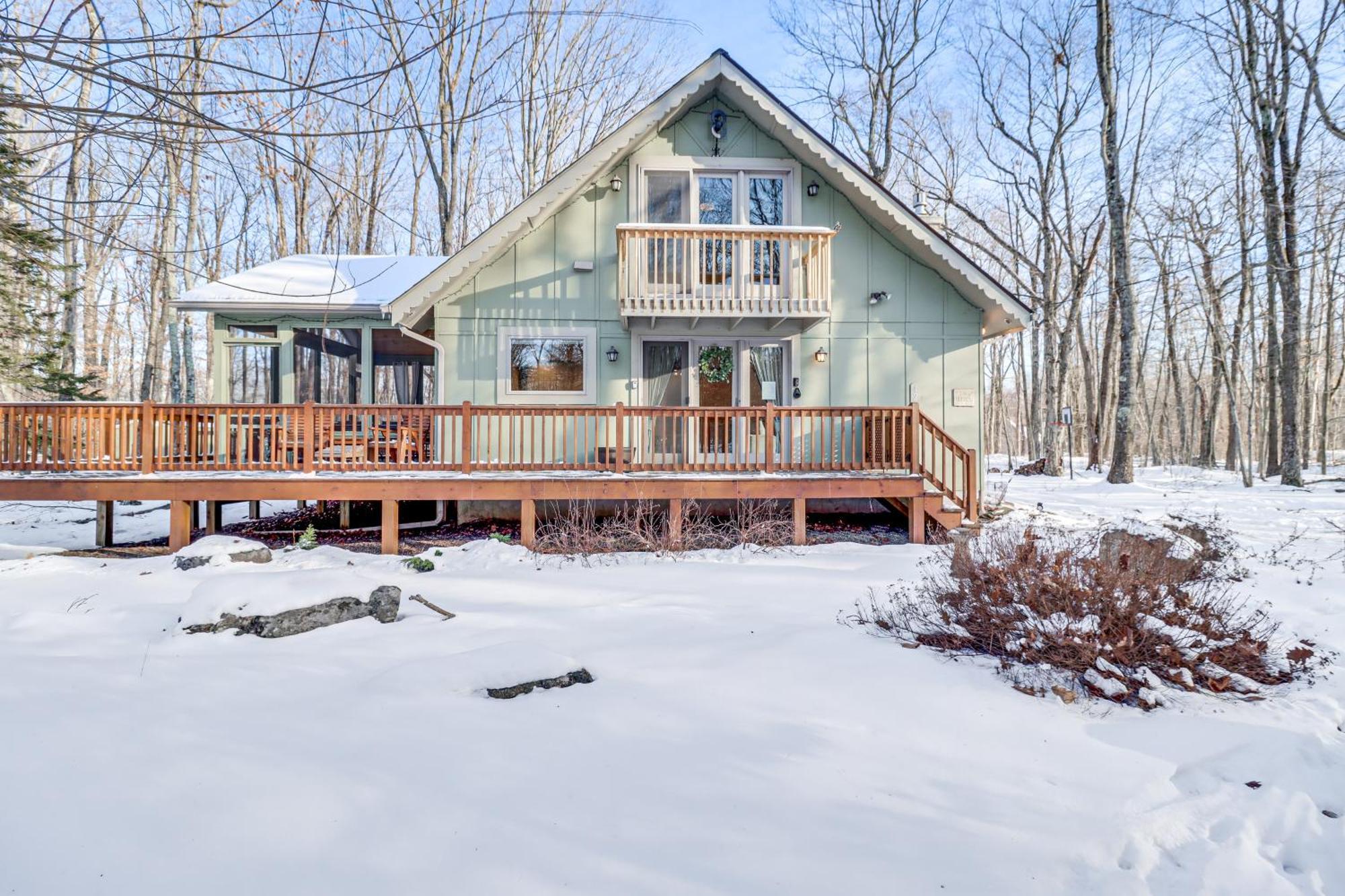 Holiday home Fire Pit And Screened Porch Quiet Pocono Home! Pocono Lake