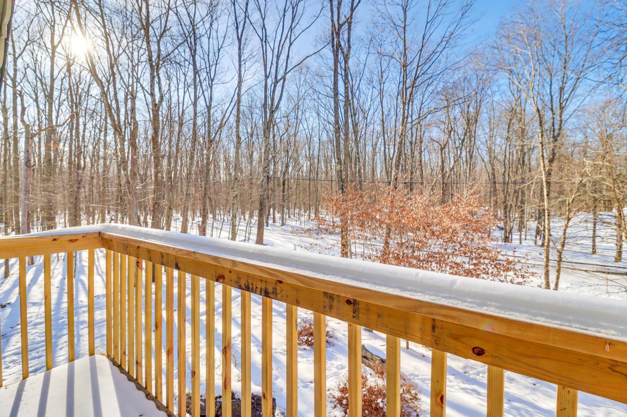 Fire Pit And Screened Porch Quiet Pocono Home! Pocono Lake