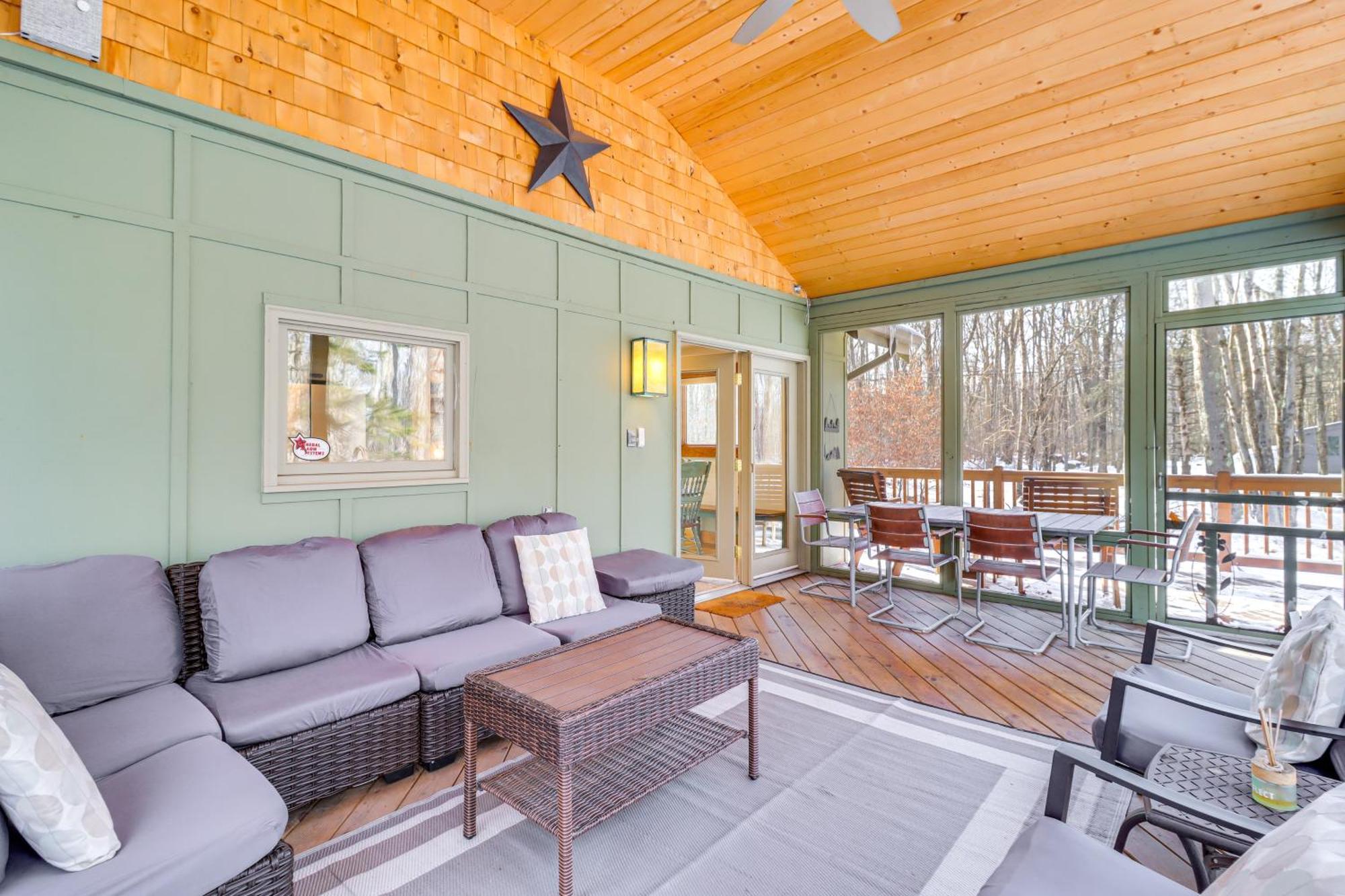 Fire Pit And Screened Porch Quiet Pocono Home! Holiday home Pocono Lake
