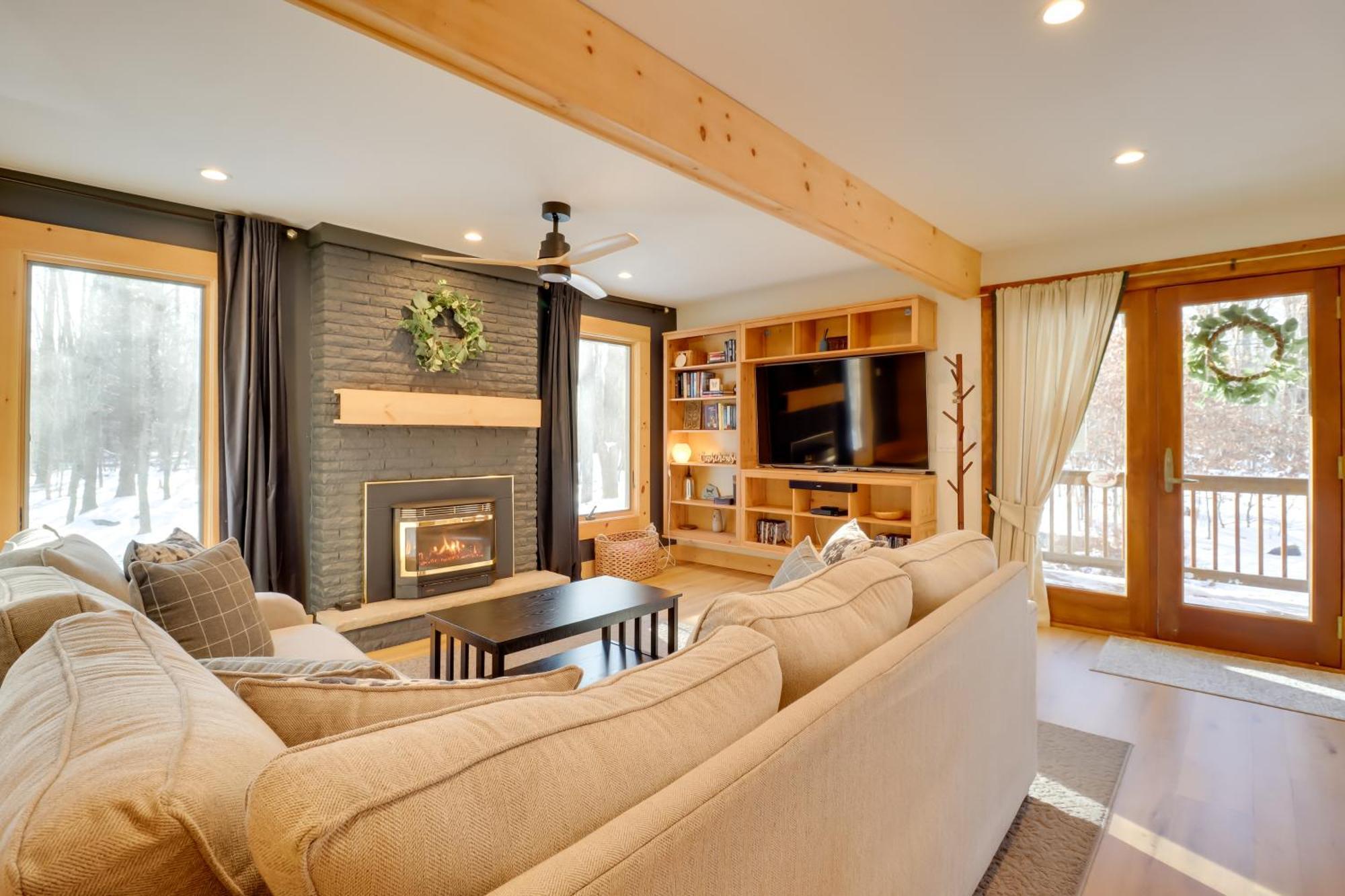 Holiday home Fire Pit And Screened Porch Quiet Pocono Home! *